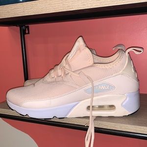 Women’s Nike air Max